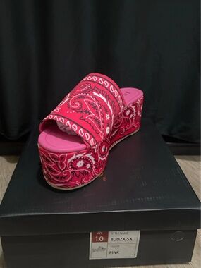 Liliana Pink Paisley Platform Slide Sandals - 10